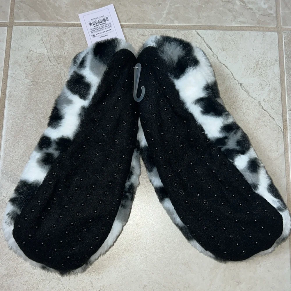 NWT Faux Fur Leopard Slipper Socks *SIZE M/L*